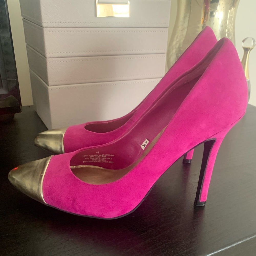 Magenta heels with a gold accent on the toe